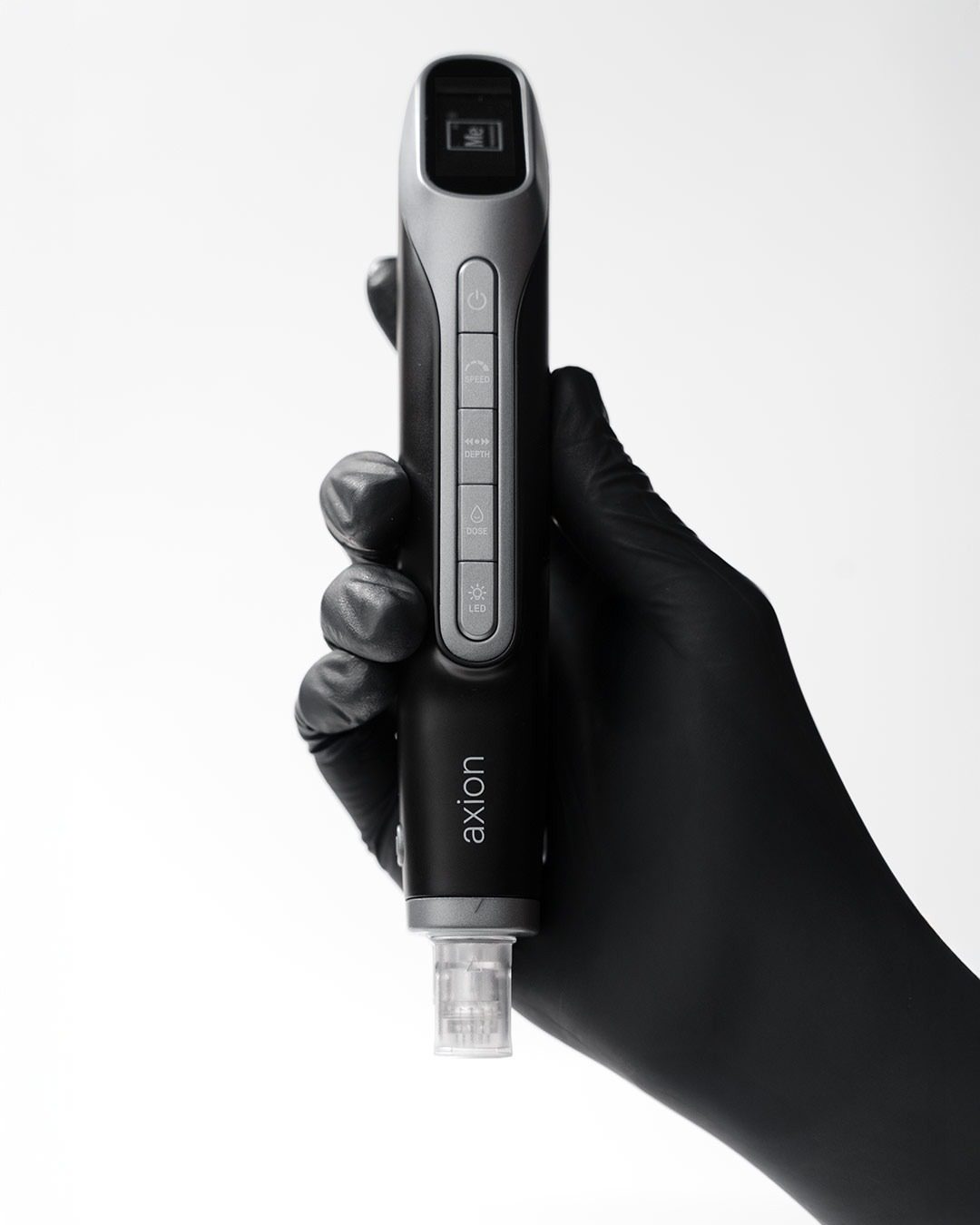 Stylo Axion tenu en main, dispositif de microneedling